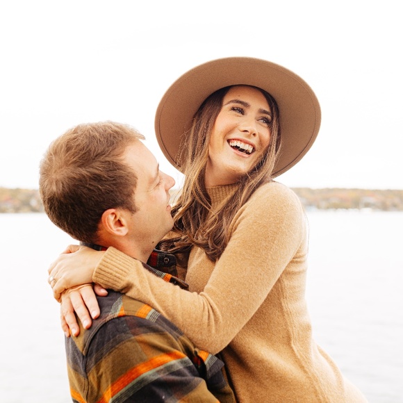 Meet your Posher, Taylor - Picture 1 of 1